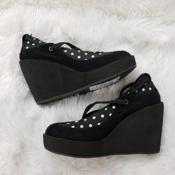Very Volatile Vintage Y2K Rockabilly Poka Dot Black Wedges - Picture 2 of 8